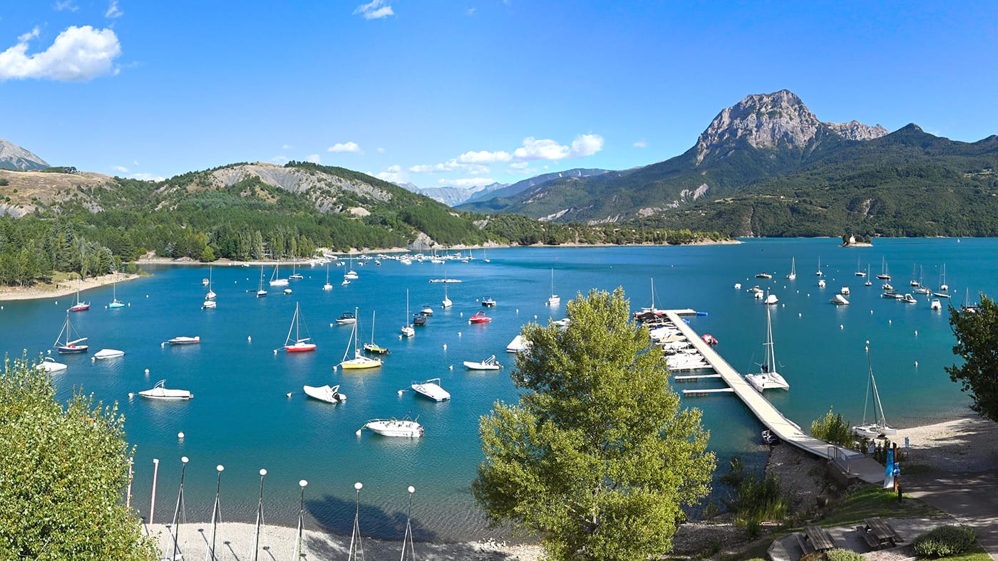 Plage du lac de Serre Ponçon à Chorges