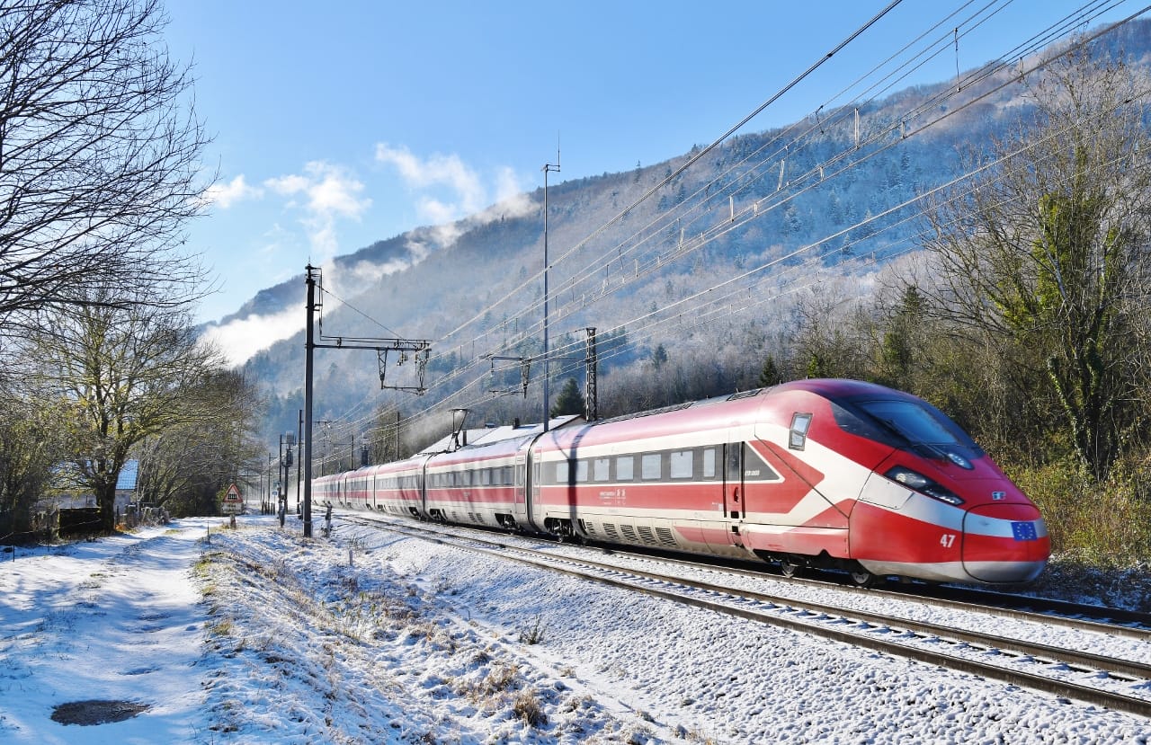 Train Trenitalia dans les Alpes par Pierre Julien